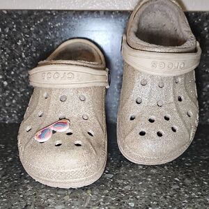 CROCS Kids Glitter Clog in Sparkling Gold with Pink Accent Charm